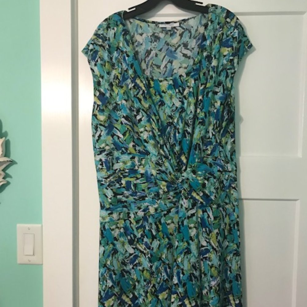 Sleelevess scoop neck dress